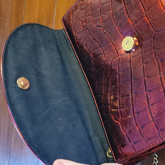 ๐ METALLIC RED HANDBAG - Picture 3 of 9